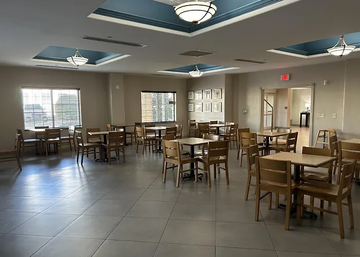 Pet Friendly hotel: Country Inn & Suites By Radisson, Oklahoma City - Quail Springs, Ok